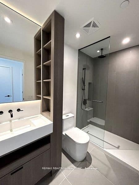 55 Charles Street E, Unit 3111 thumbnail 6