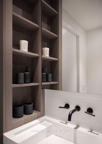 55 Charles Street E, Unit 3111 thumbnail 7