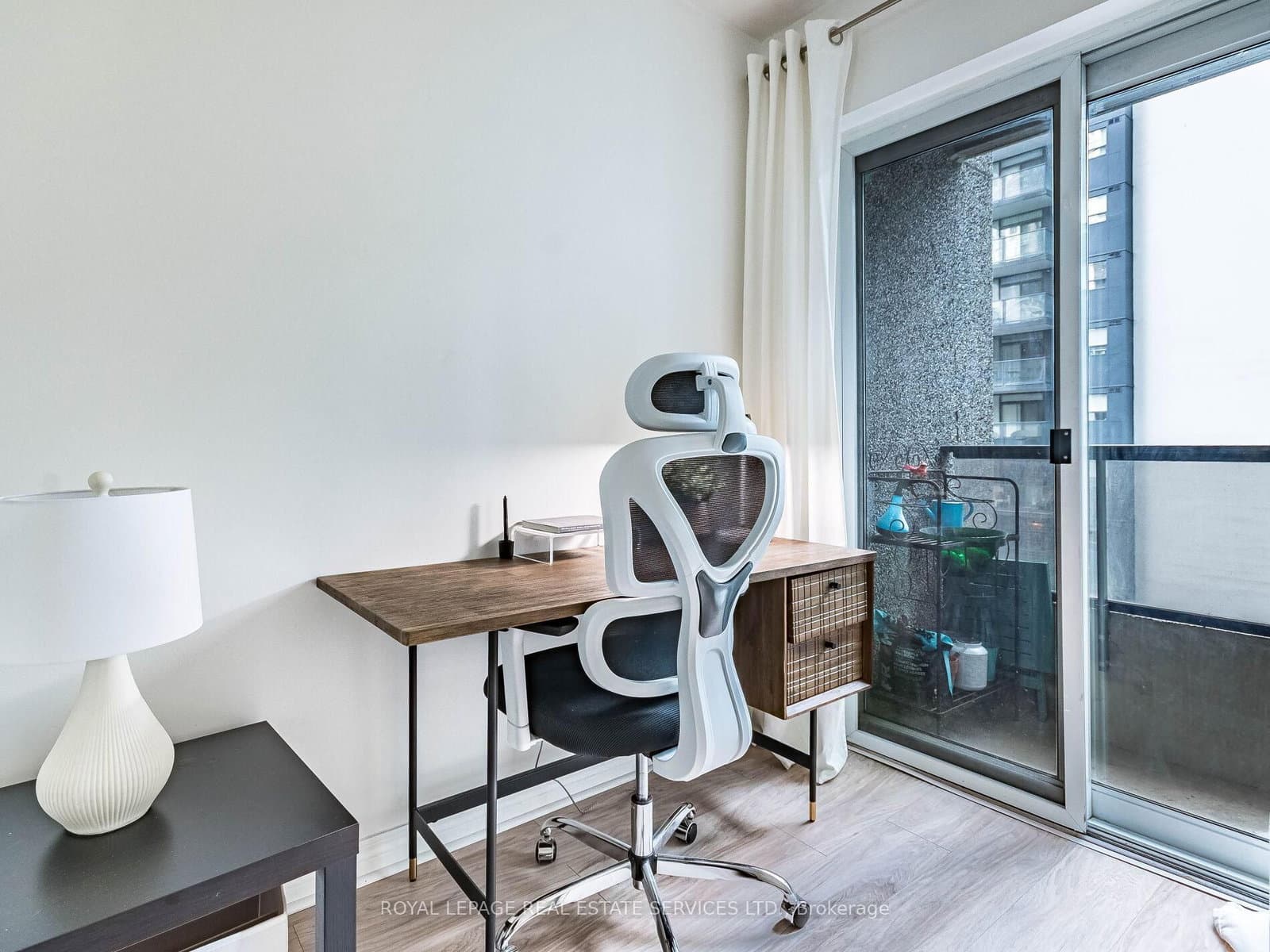 55 Bloor Street E, Unit 802 thumbnail 11