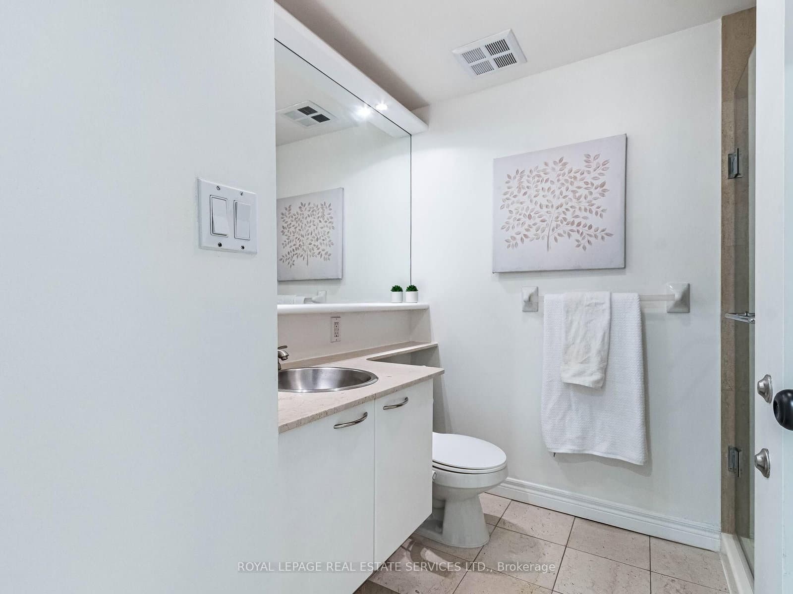 55 Bloor Street E, Unit 802 thumbnail 15