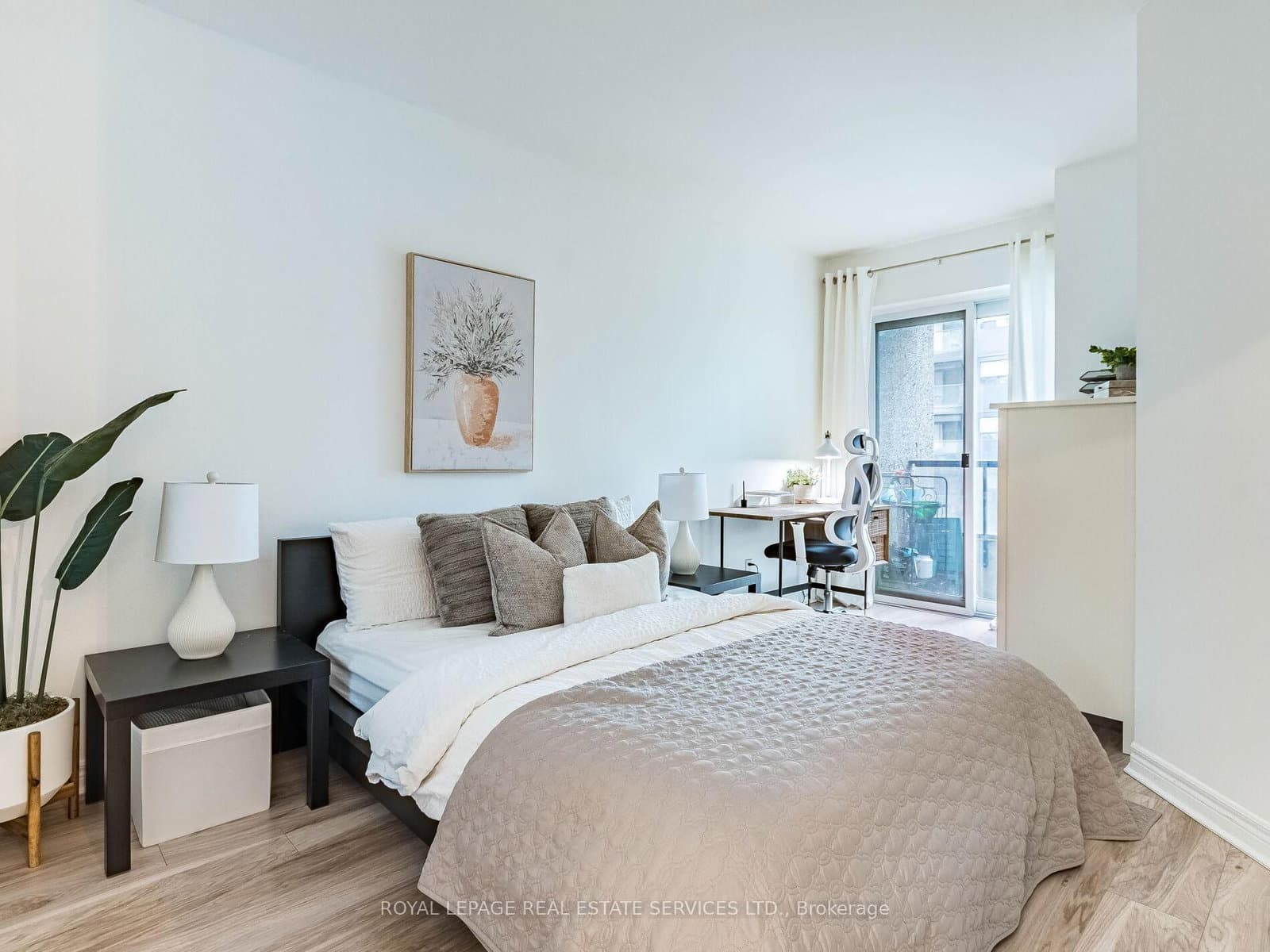 55 Bloor Street E, Unit 802 thumbnail 9