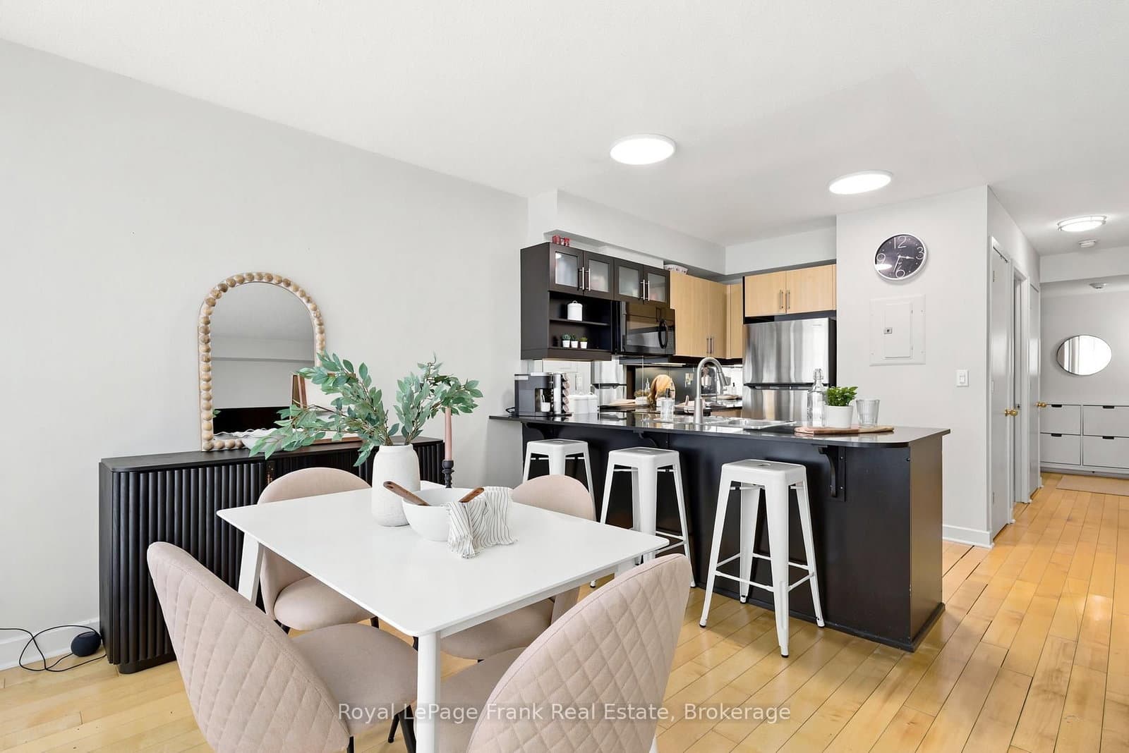 350 Wellington Street W, Unit M24 thumbnail 10