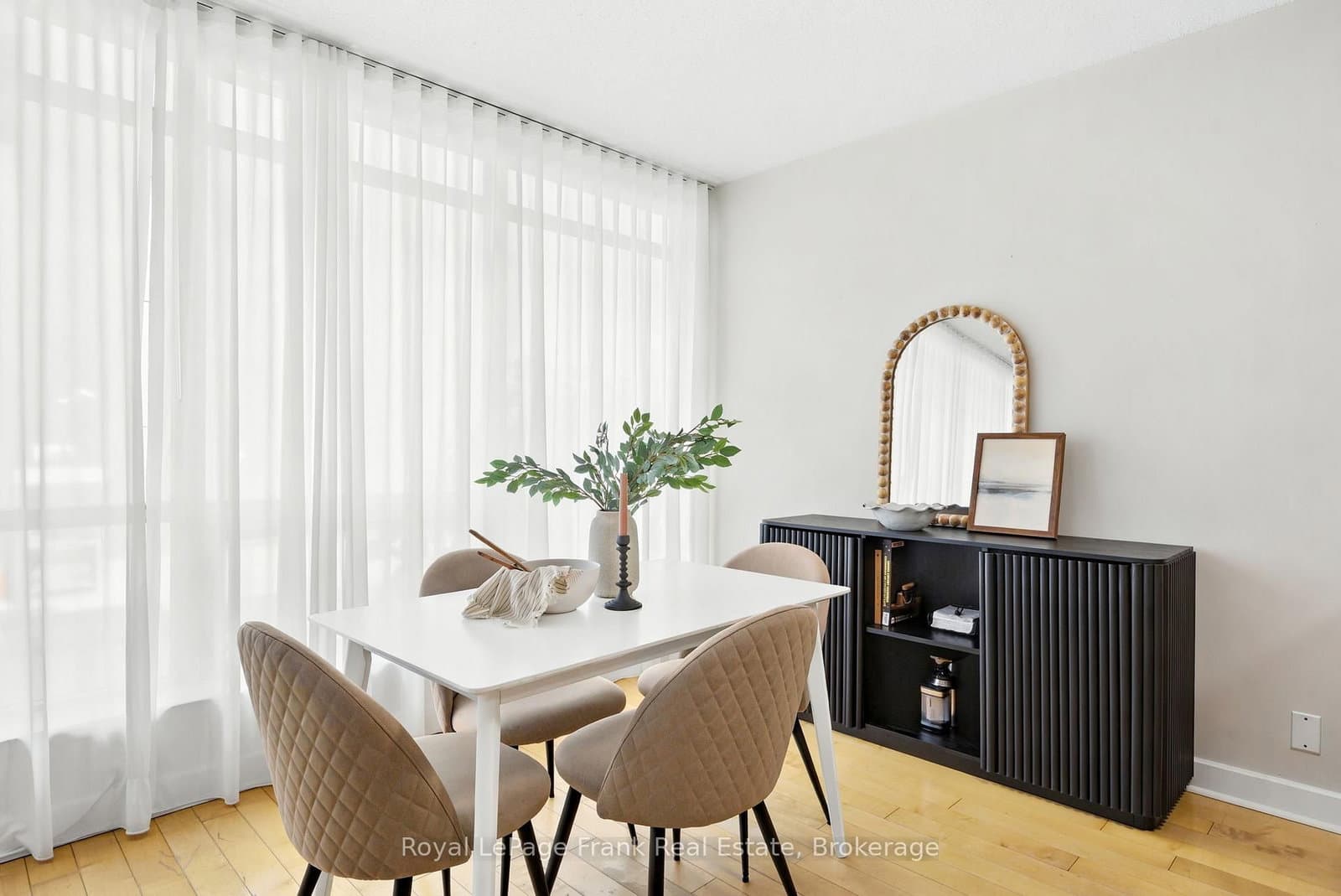 350 Wellington Street W, Unit M24 thumbnail 11