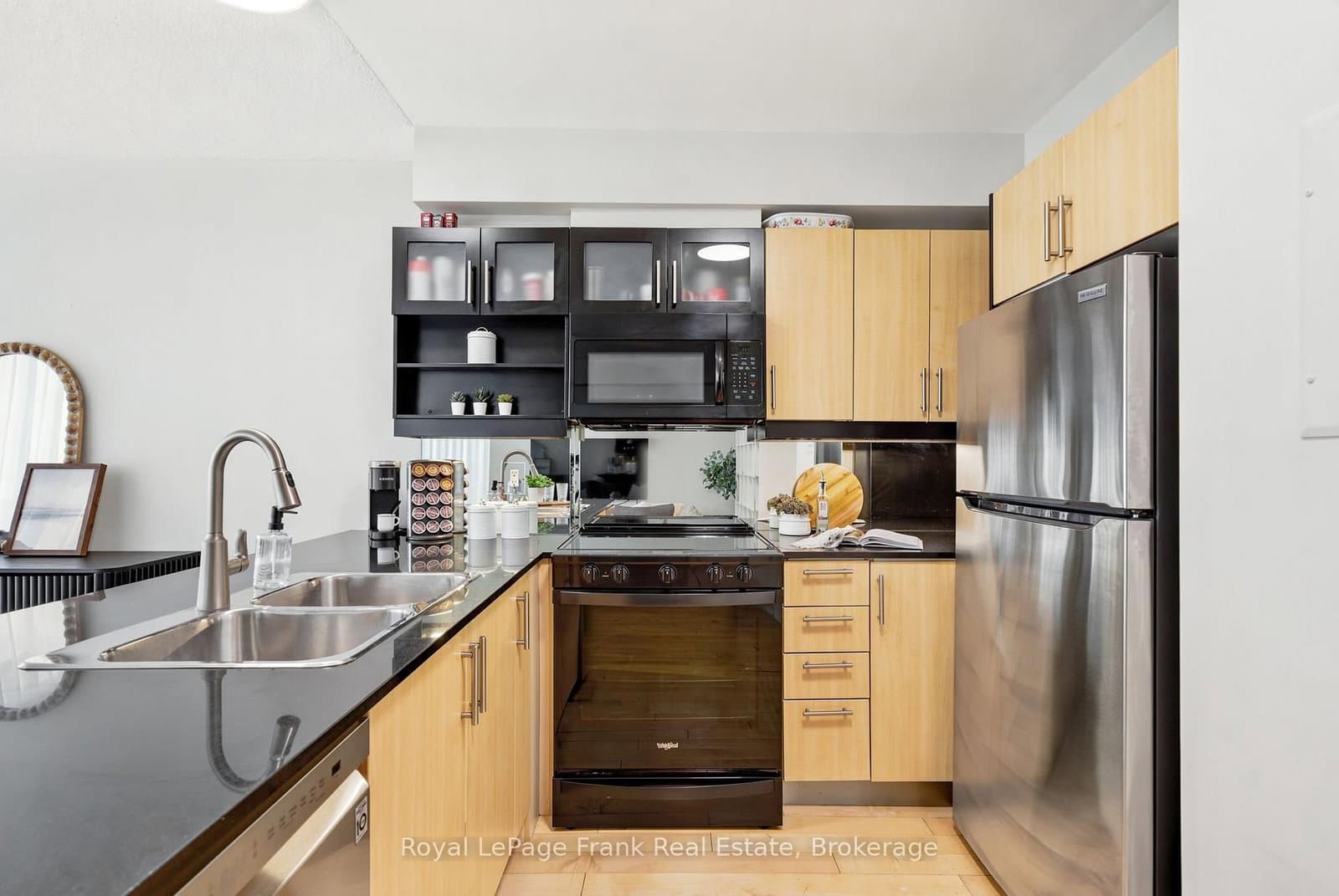 350 Wellington Street W, Unit M24 thumbnail 13