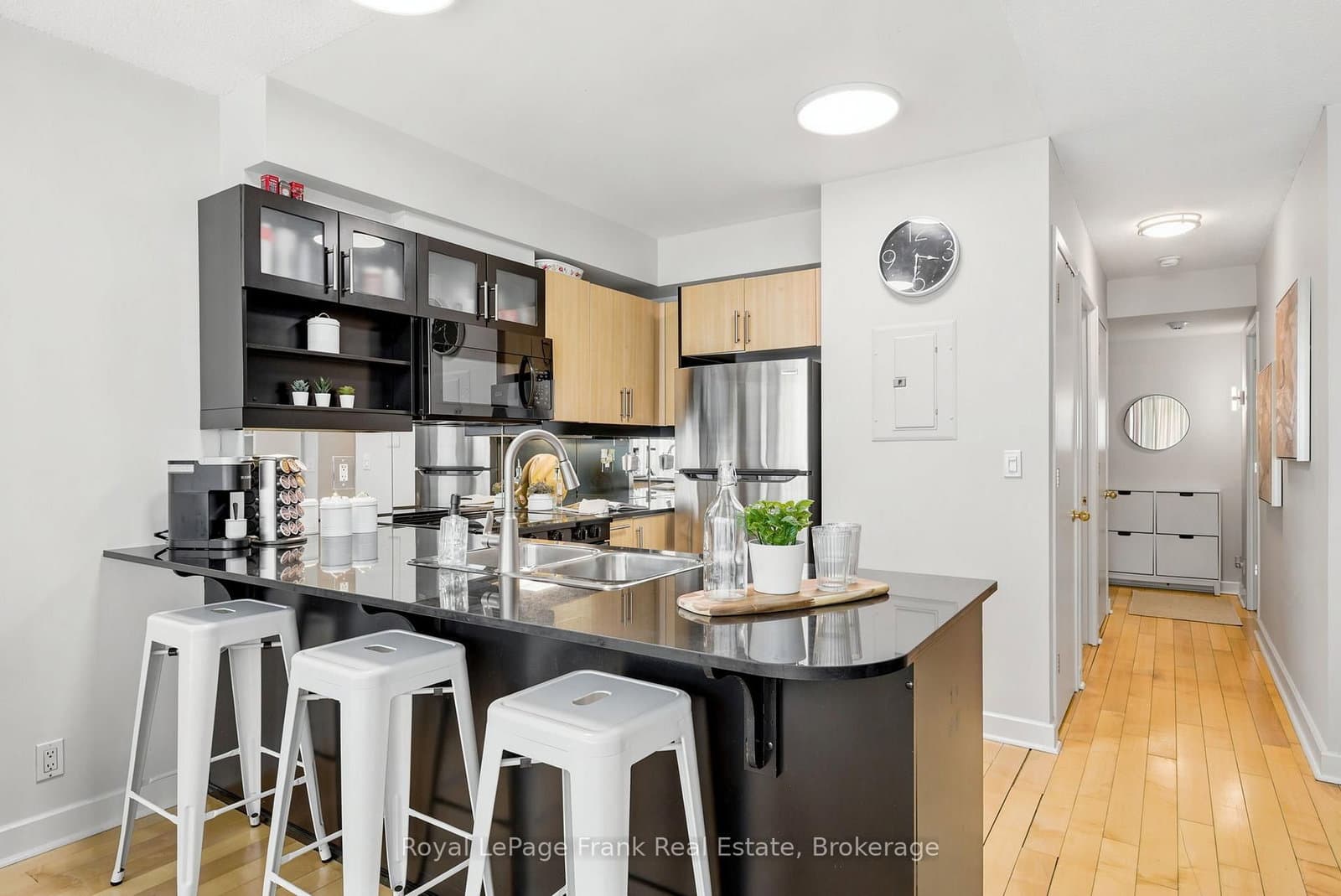 350 Wellington Street W, Unit M24 thumbnail 14