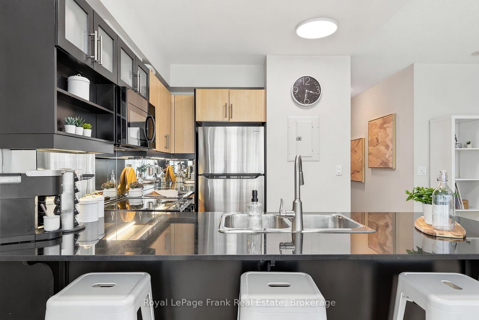 350 Wellington Street W, Unit M24 thumbnail 15