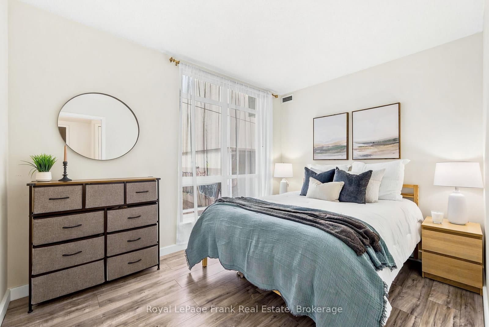 350 Wellington Street W, Unit M24 thumbnail 17