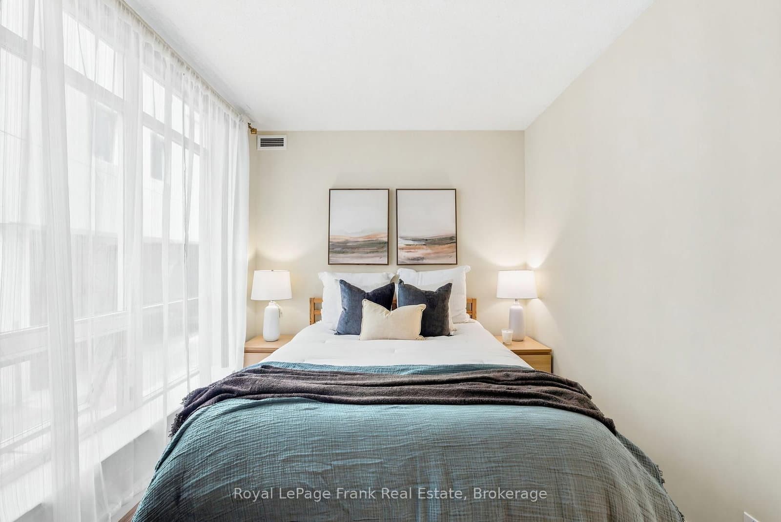 350 Wellington Street W, Unit M24 thumbnail 18
