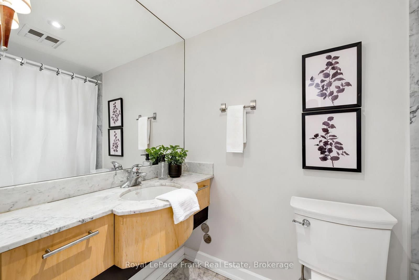 350 Wellington Street W, Unit M24 thumbnail 20