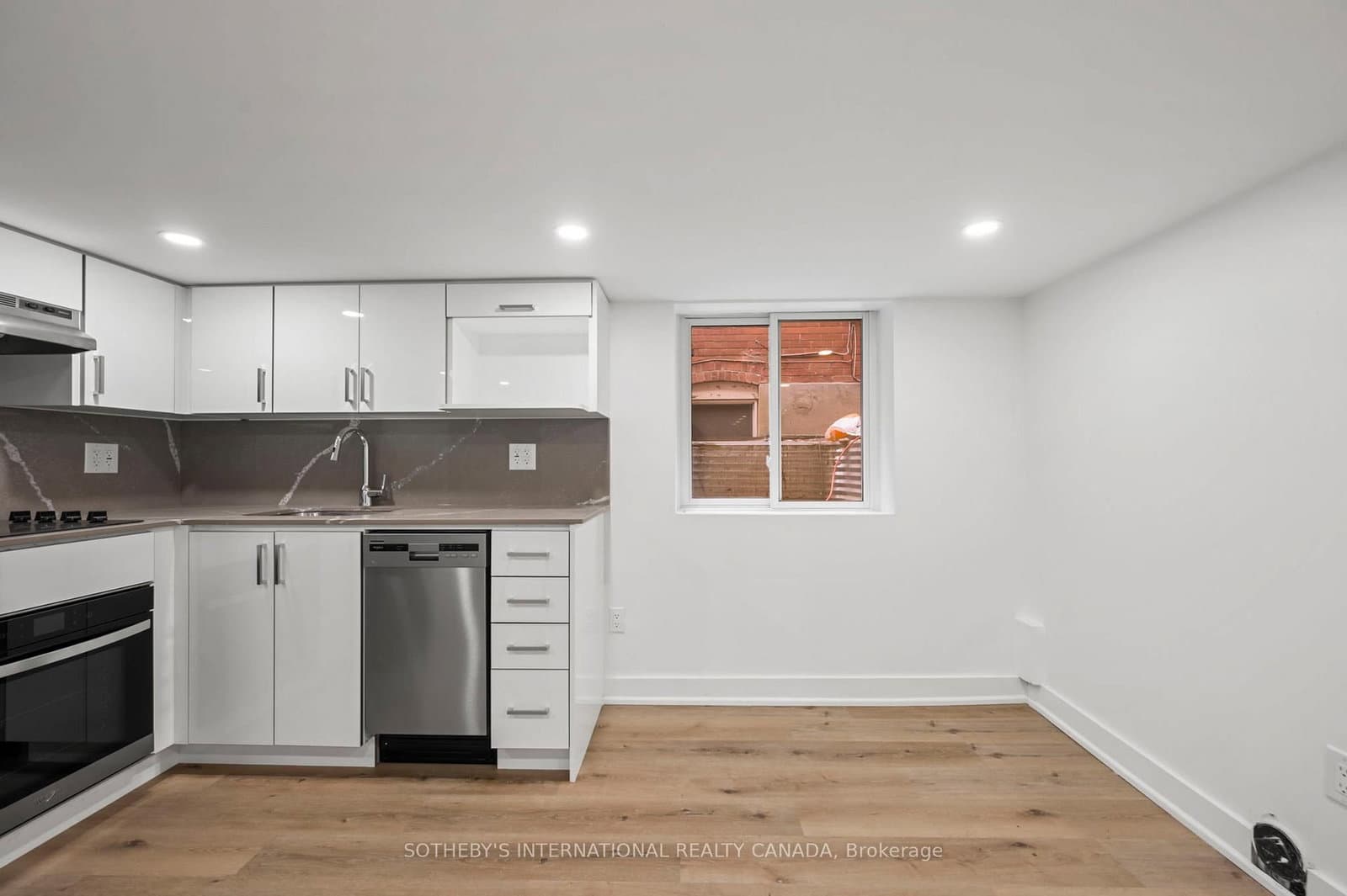 28 Strathgowan Avenue, Unit Bsmnt thumbnail 10