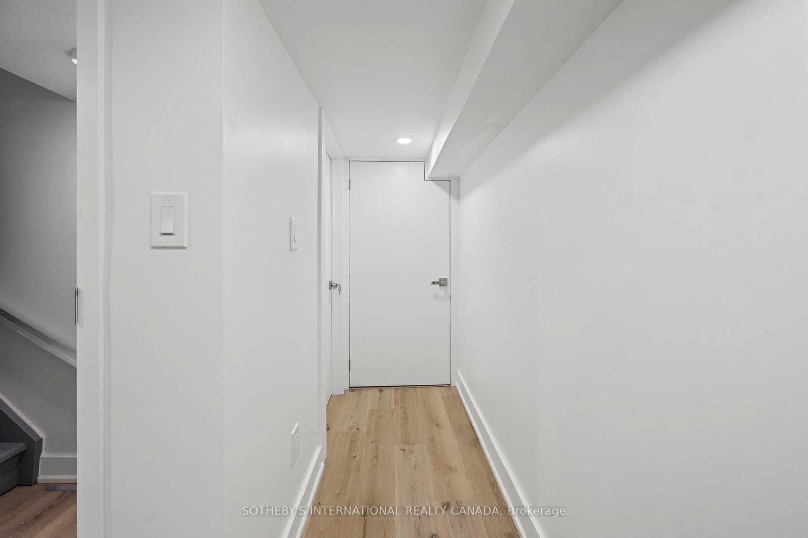 28 Strathgowan Avenue, Unit Bsmnt thumbnail 11