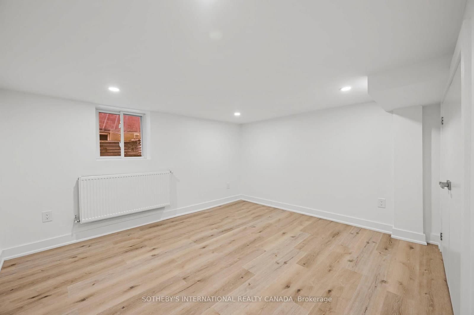 28 Strathgowan Avenue, Unit Bsmnt thumbnail 12