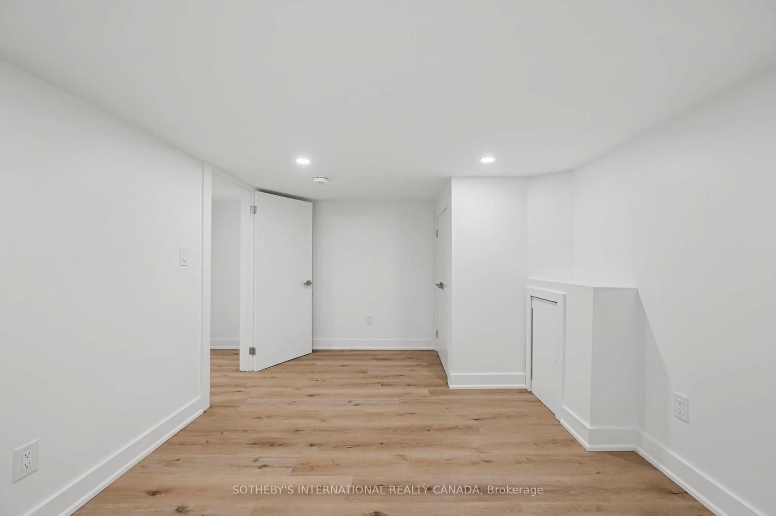 28 Strathgowan Avenue, Unit Bsmnt thumbnail 24