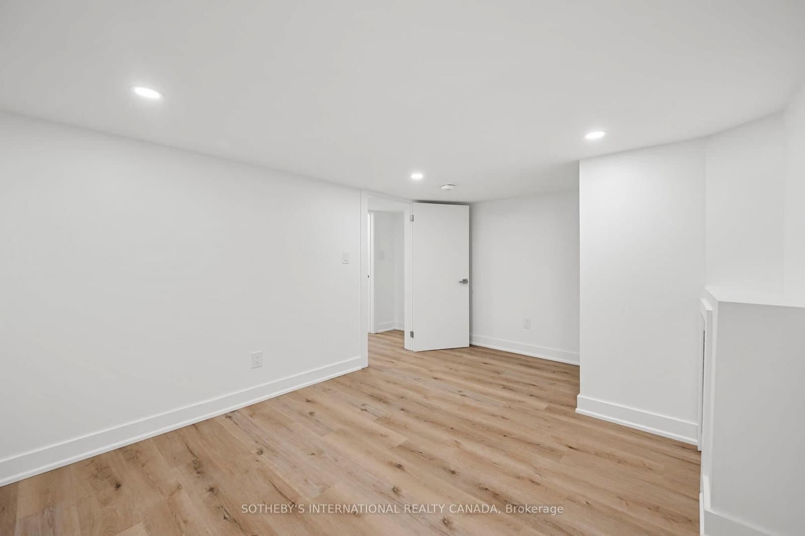 28 Strathgowan Avenue, Unit Bsmnt thumbnail 25