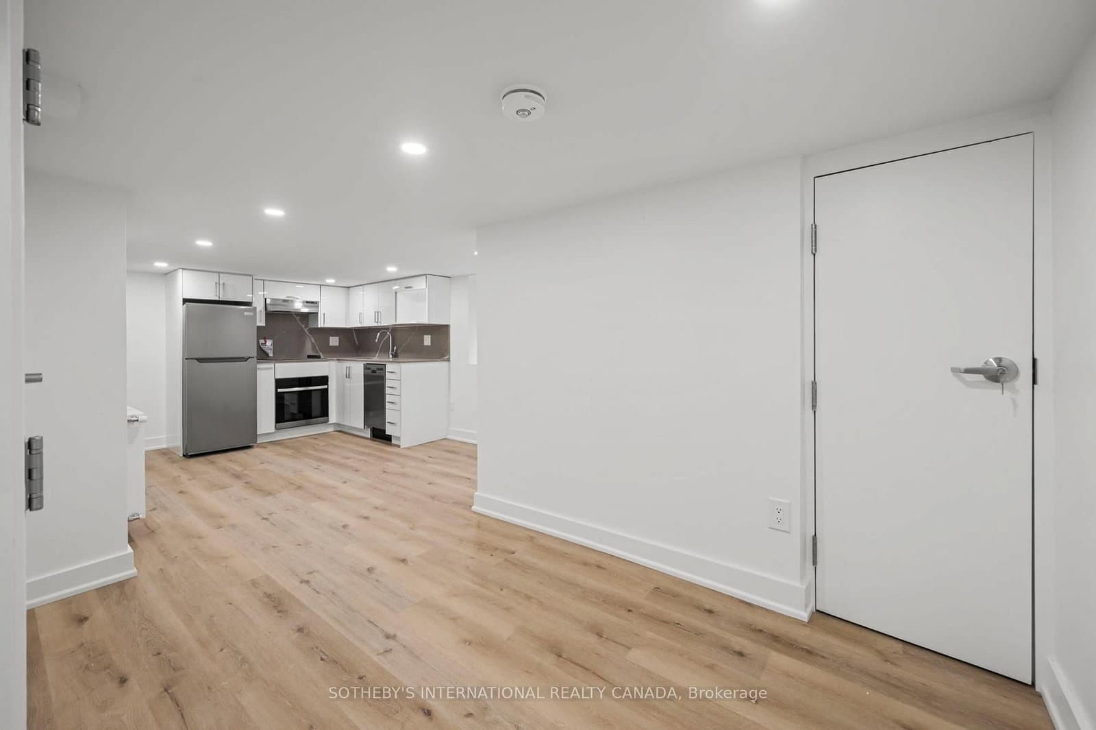 28 Strathgowan Avenue, Unit Bsmnt thumbnail 3