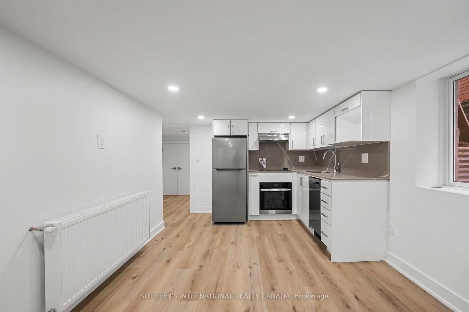 28 Strathgowan Avenue, Unit Bsmnt thumbnail 4