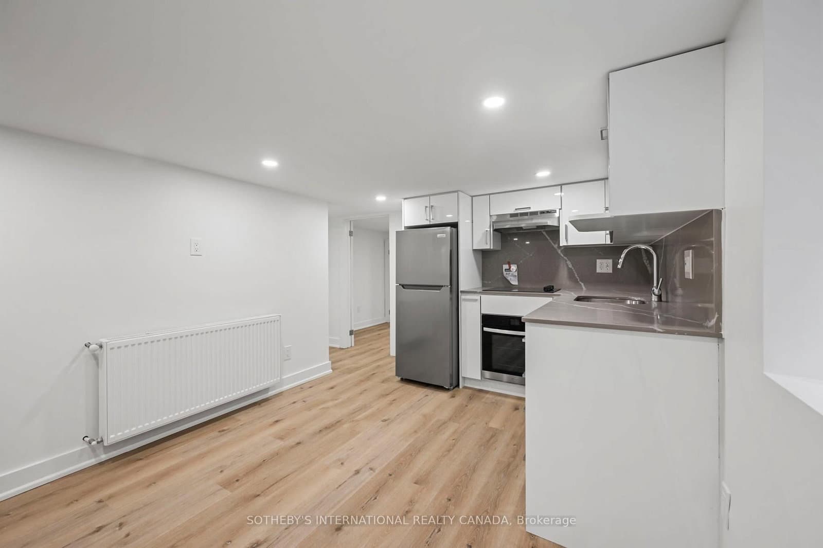 28 Strathgowan Avenue, Unit Bsmnt thumbnail 6