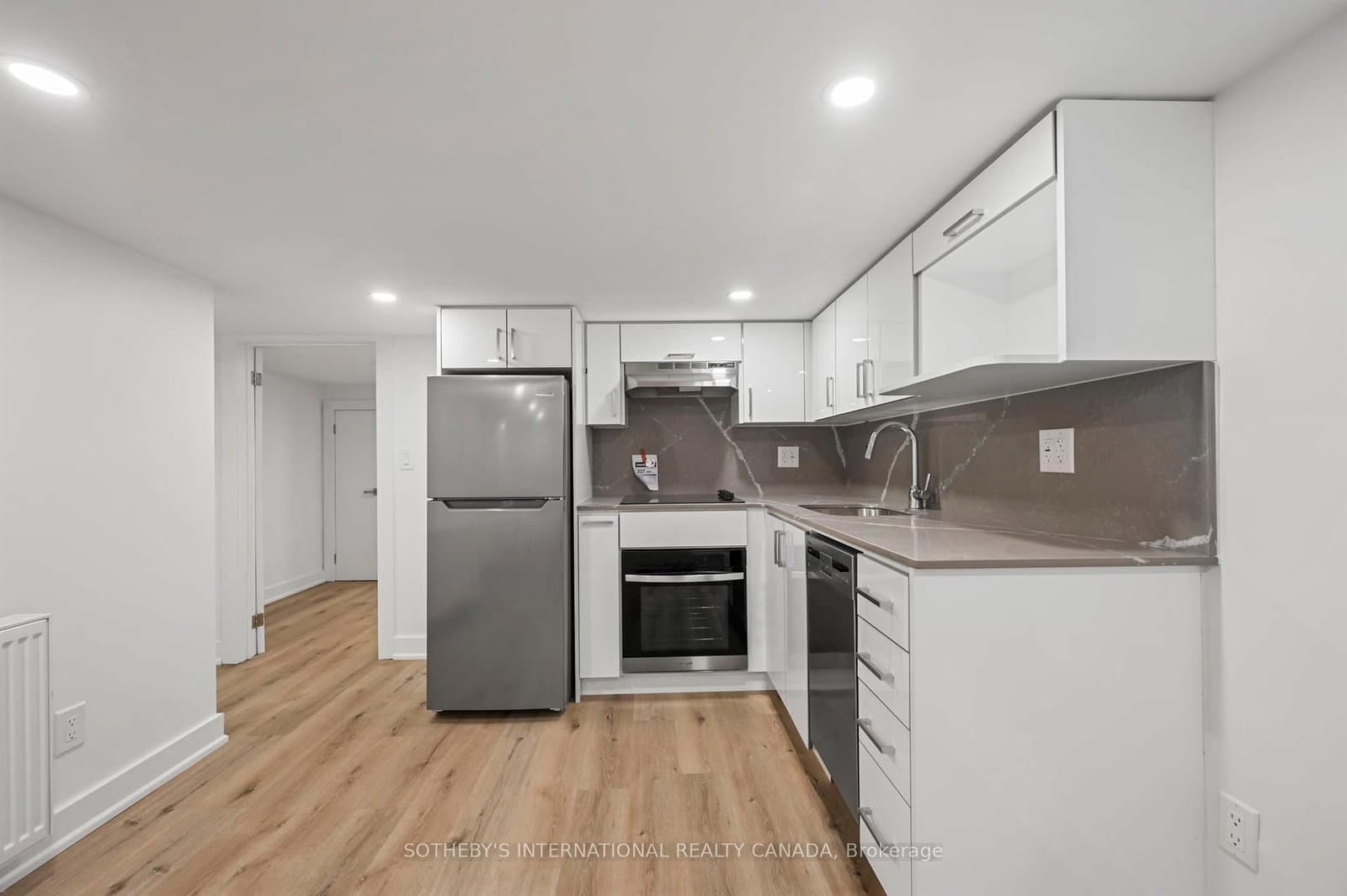 28 Strathgowan Avenue, Unit Bsmnt thumbnail 7