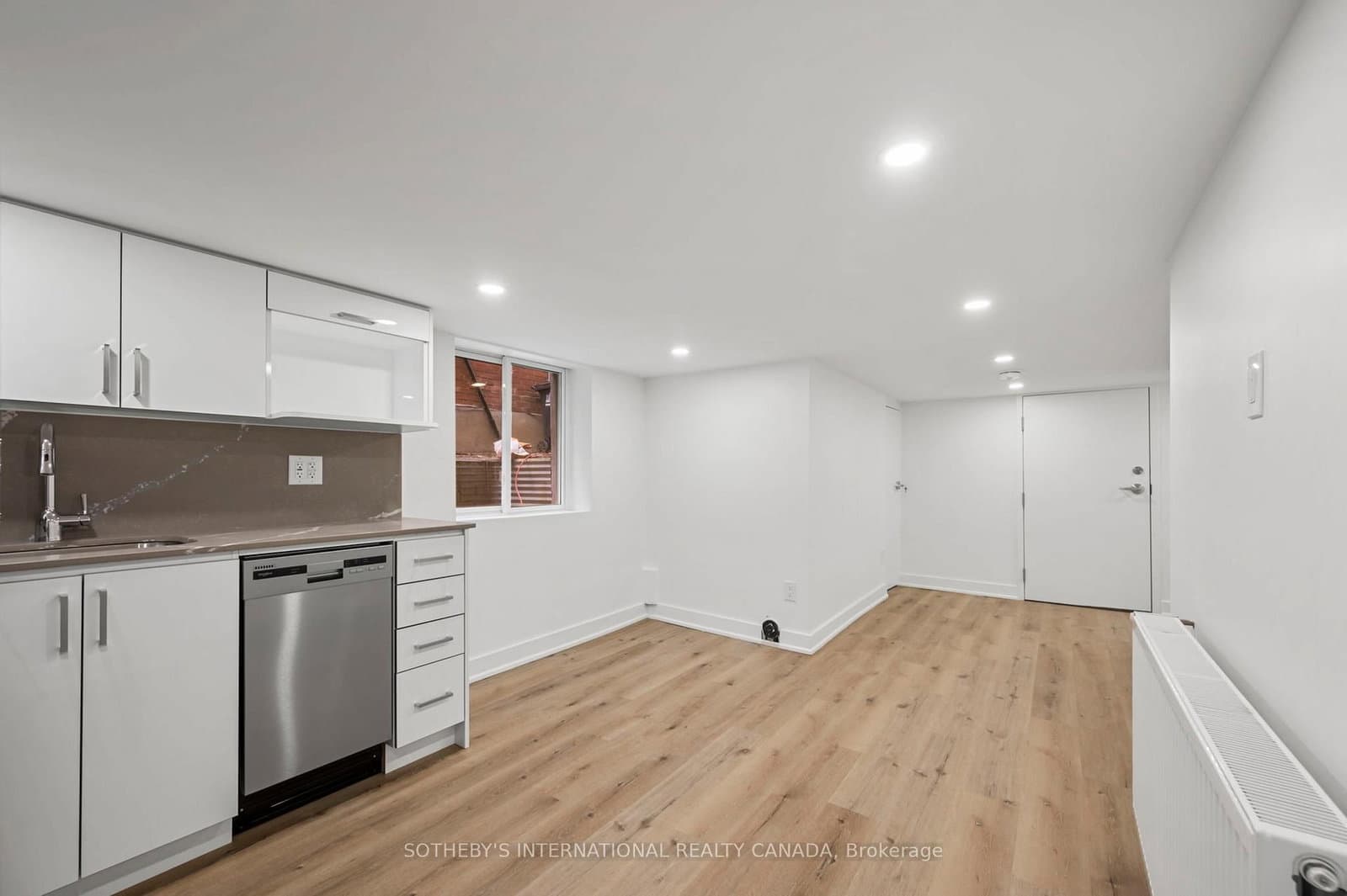 28 Strathgowan Avenue, Unit Bsmnt thumbnail 9