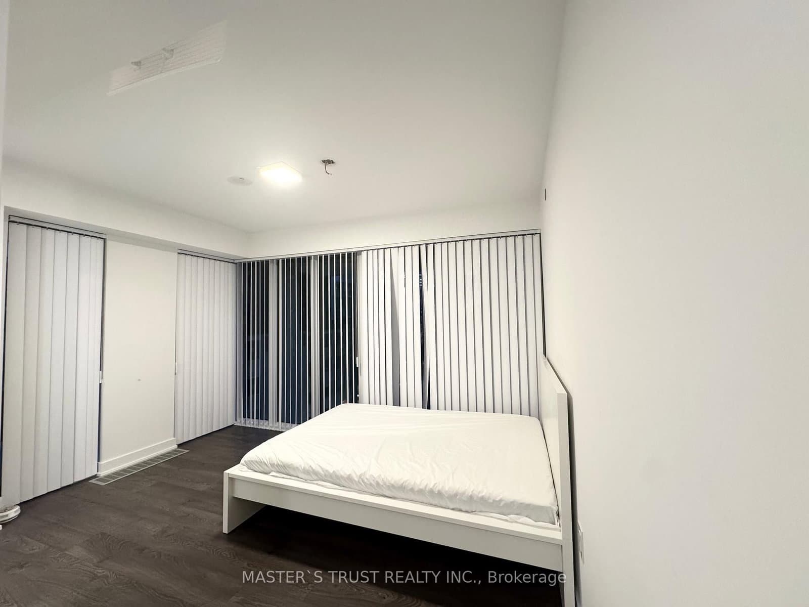 50 McCaul Street, Unit 512 thumbnail 2