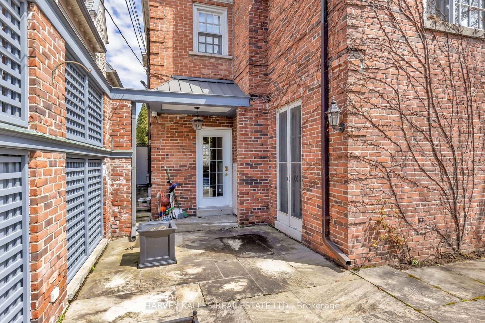 470 Russell Hill Road thumbnail 19
