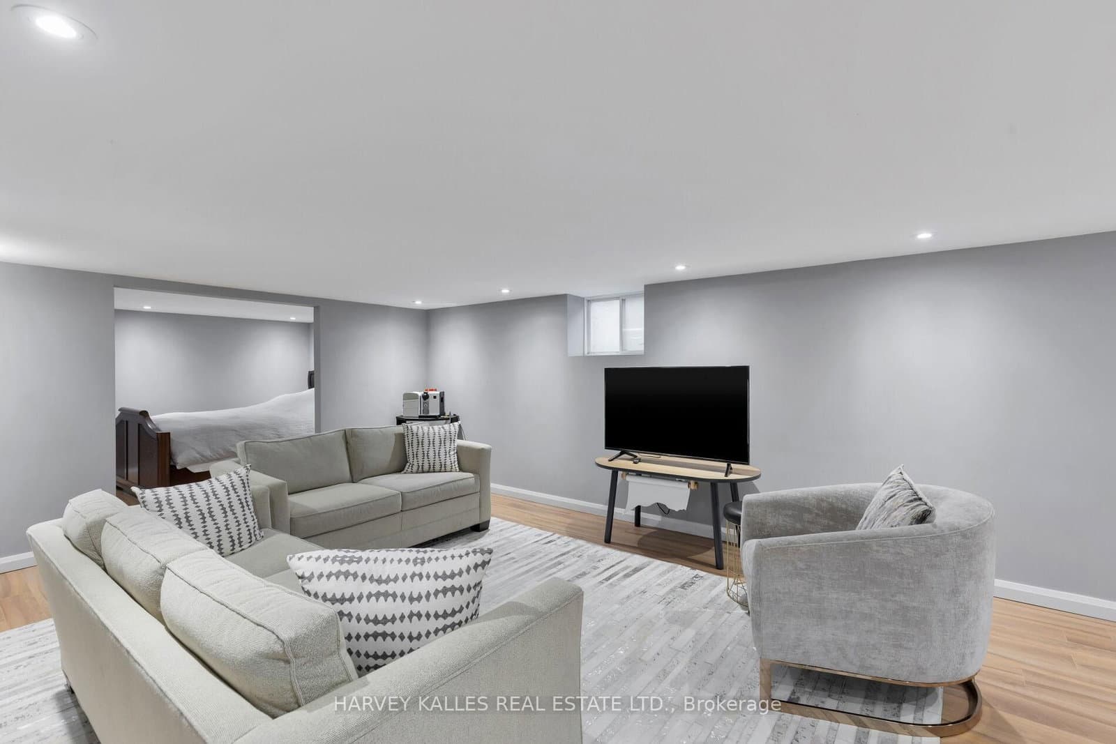 470 Russell Hill Road thumbnail 47