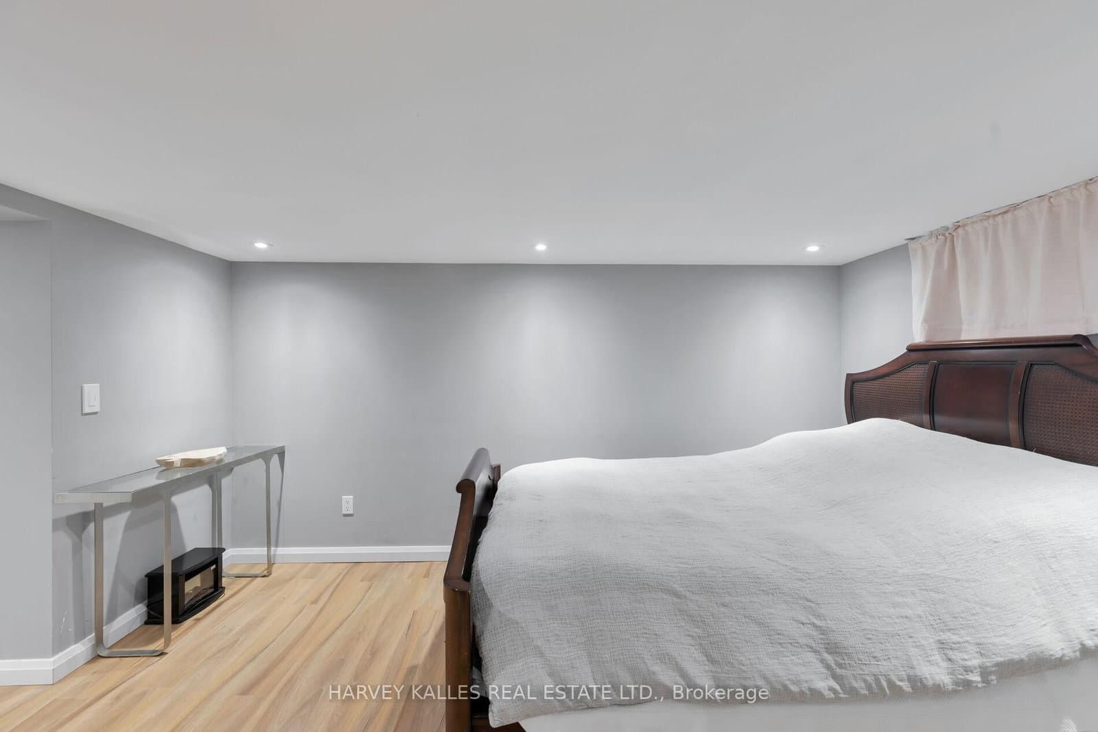 470 Russell Hill Road thumbnail 48