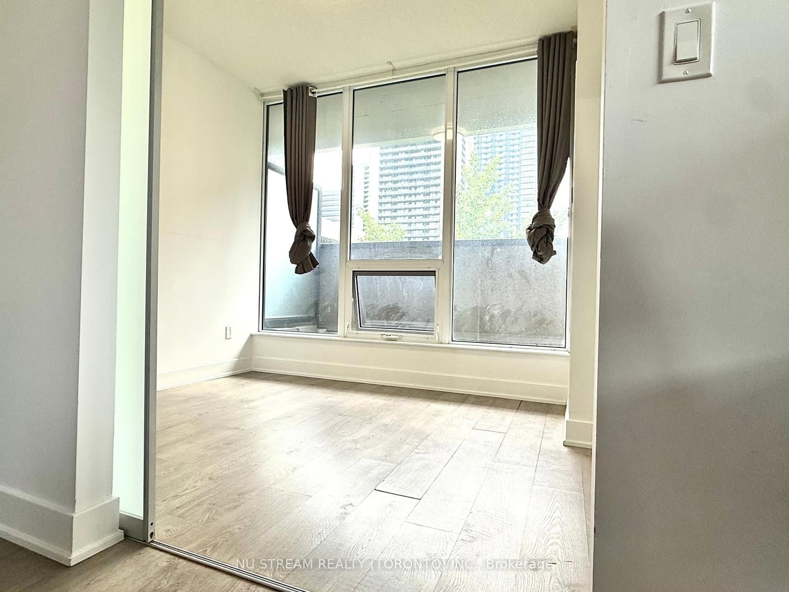 88 Sheppard Avenue E, Unit 211 thumbnail 11