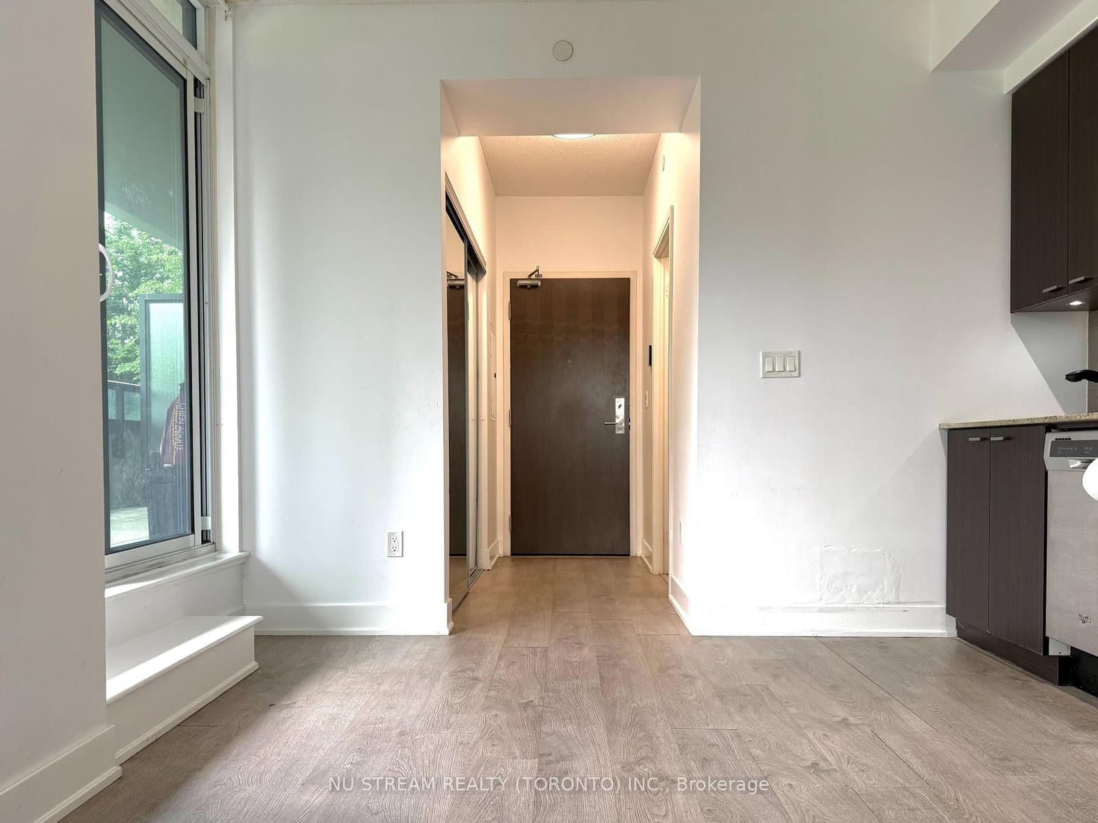 88 Sheppard Avenue E, Unit 211 thumbnail 5