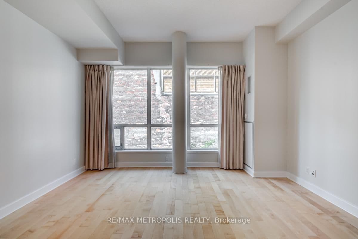 350 Wellington Street W, Unit 214 thumbnail 10