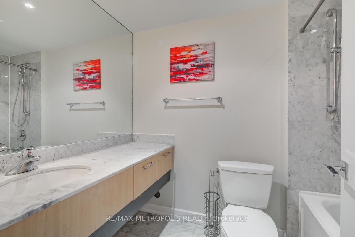 350 Wellington Street W, Unit 214 thumbnail 16