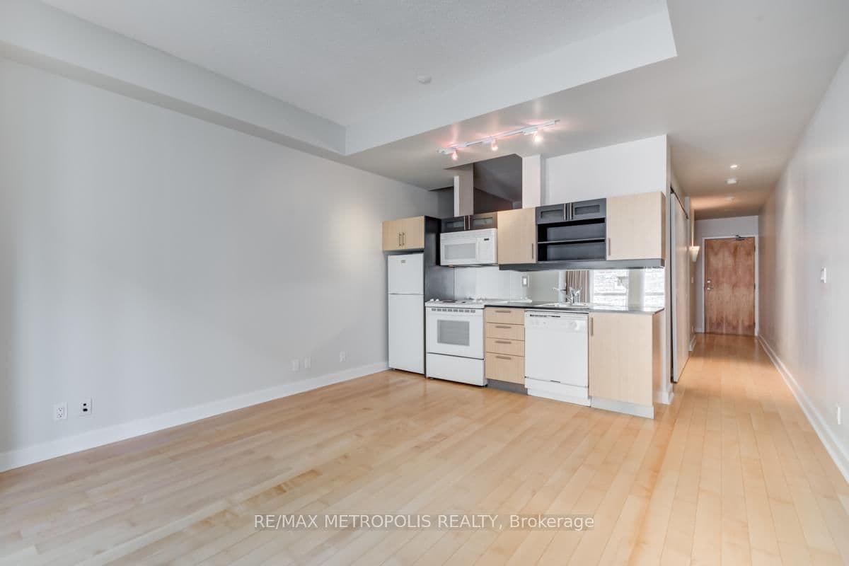 350 Wellington Street W, Unit 214 thumbnail 5