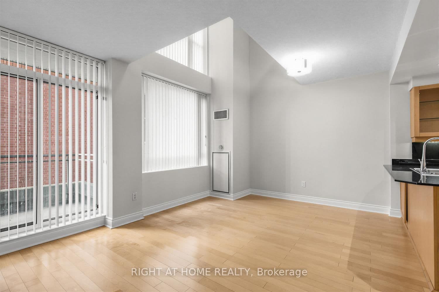 80 Cumberland Street, Unit 1705 thumbnail 10