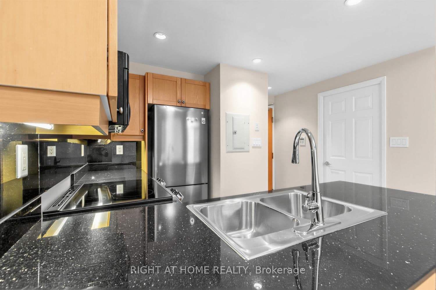 80 Cumberland Street, Unit 1705 thumbnail 18