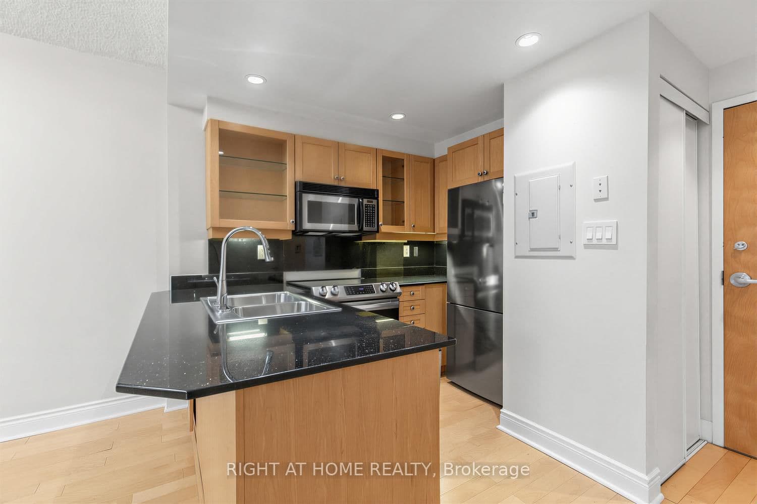 80 Cumberland Street, Unit 1705 thumbnail 5