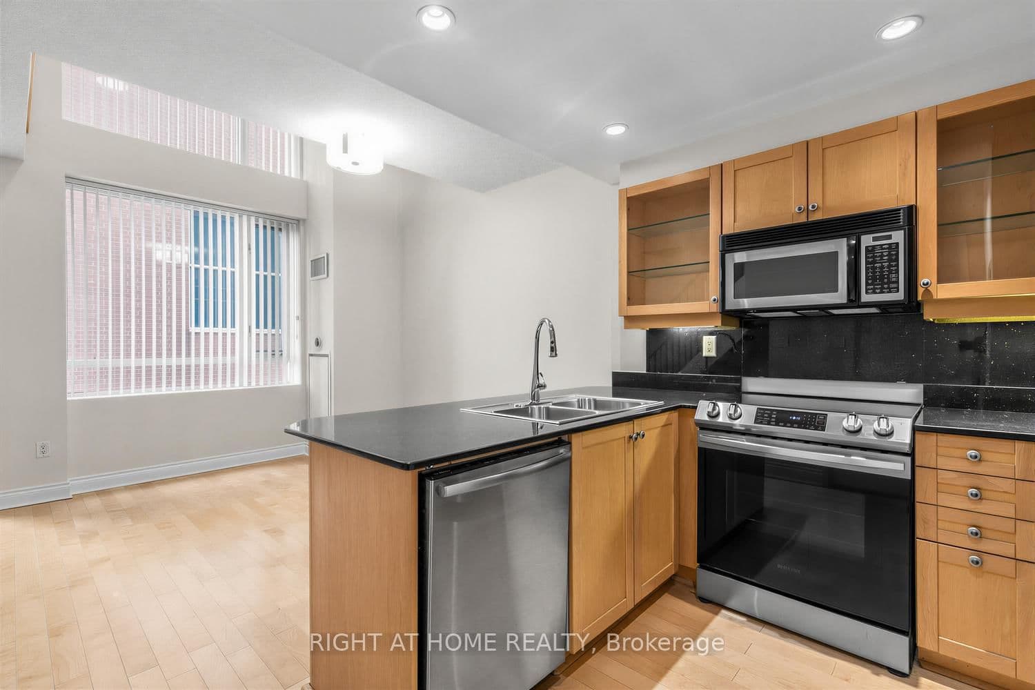 80 Cumberland Street, Unit 1705 thumbnail 6