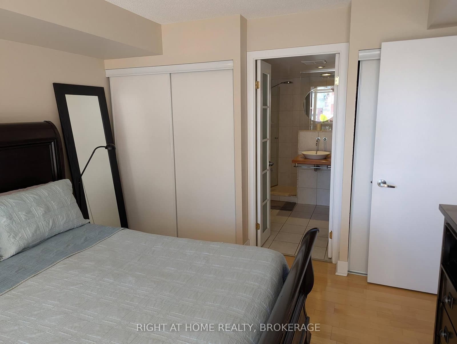 550 Queens Quay W, Unit 608 thumbnail 13
