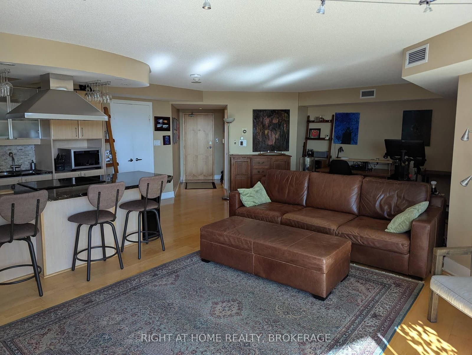 550 Queens Quay W, Unit 608 thumbnail 2