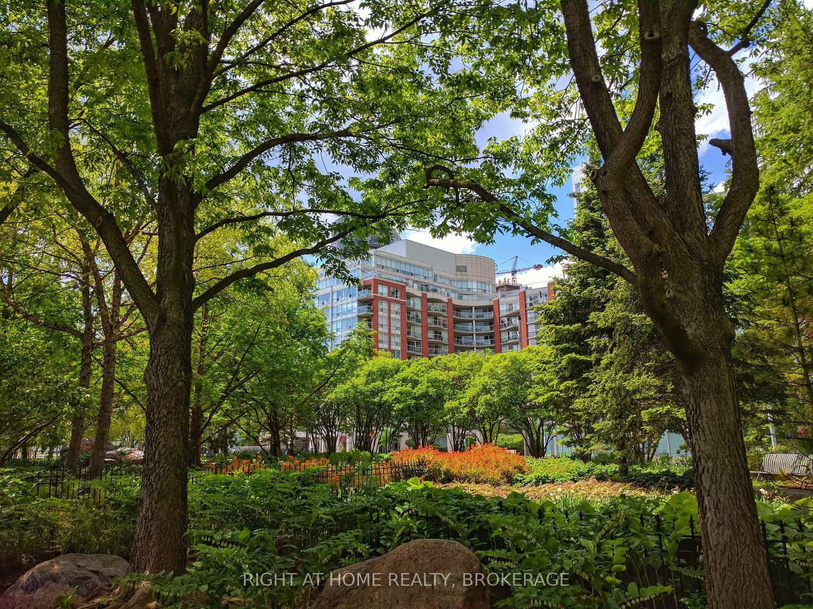 550 Queens Quay W, Unit 608 thumbnail 21