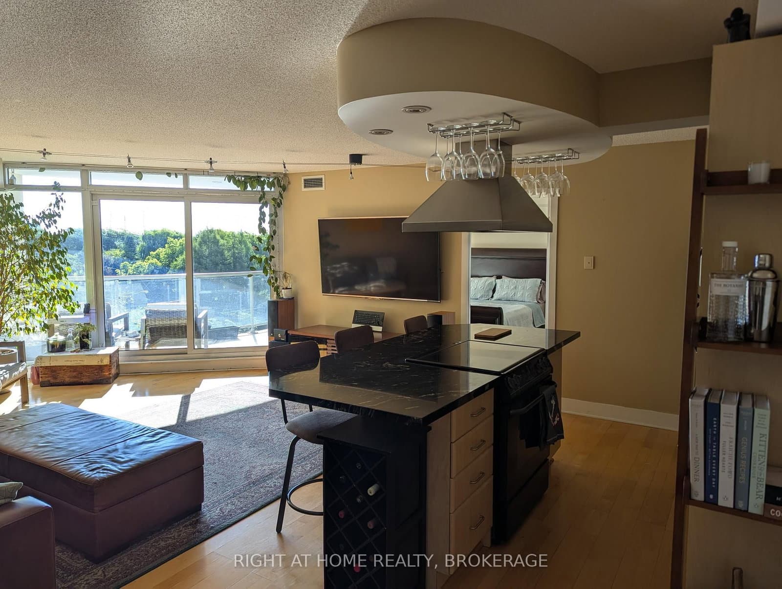 550 Queens Quay W, Unit 608 thumbnail 3