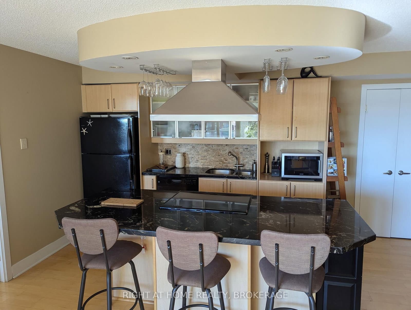 550 Queens Quay W, Unit 608 thumbnail 6