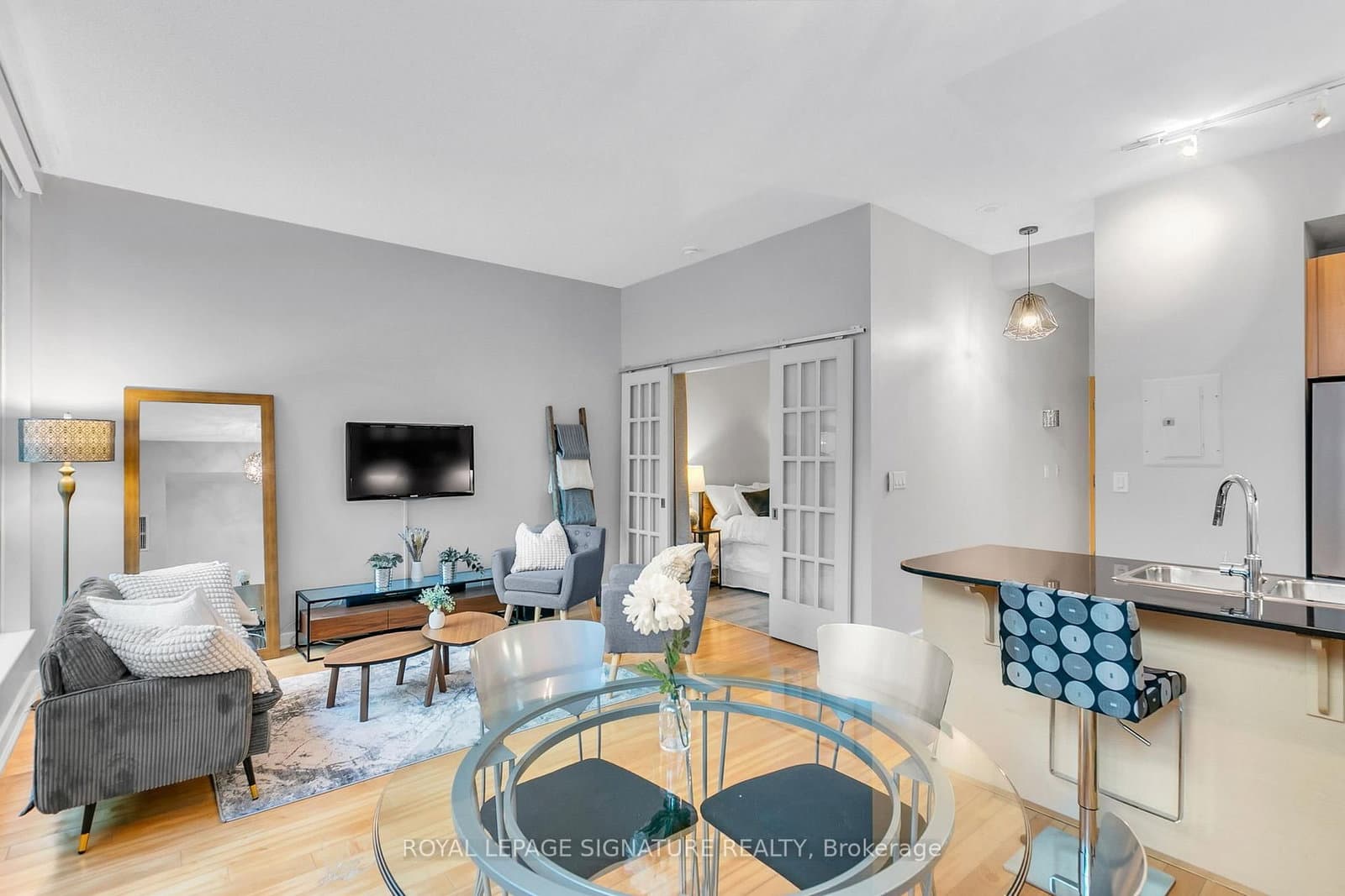 350 Wellington Street W, Unit G25 thumbnail 11