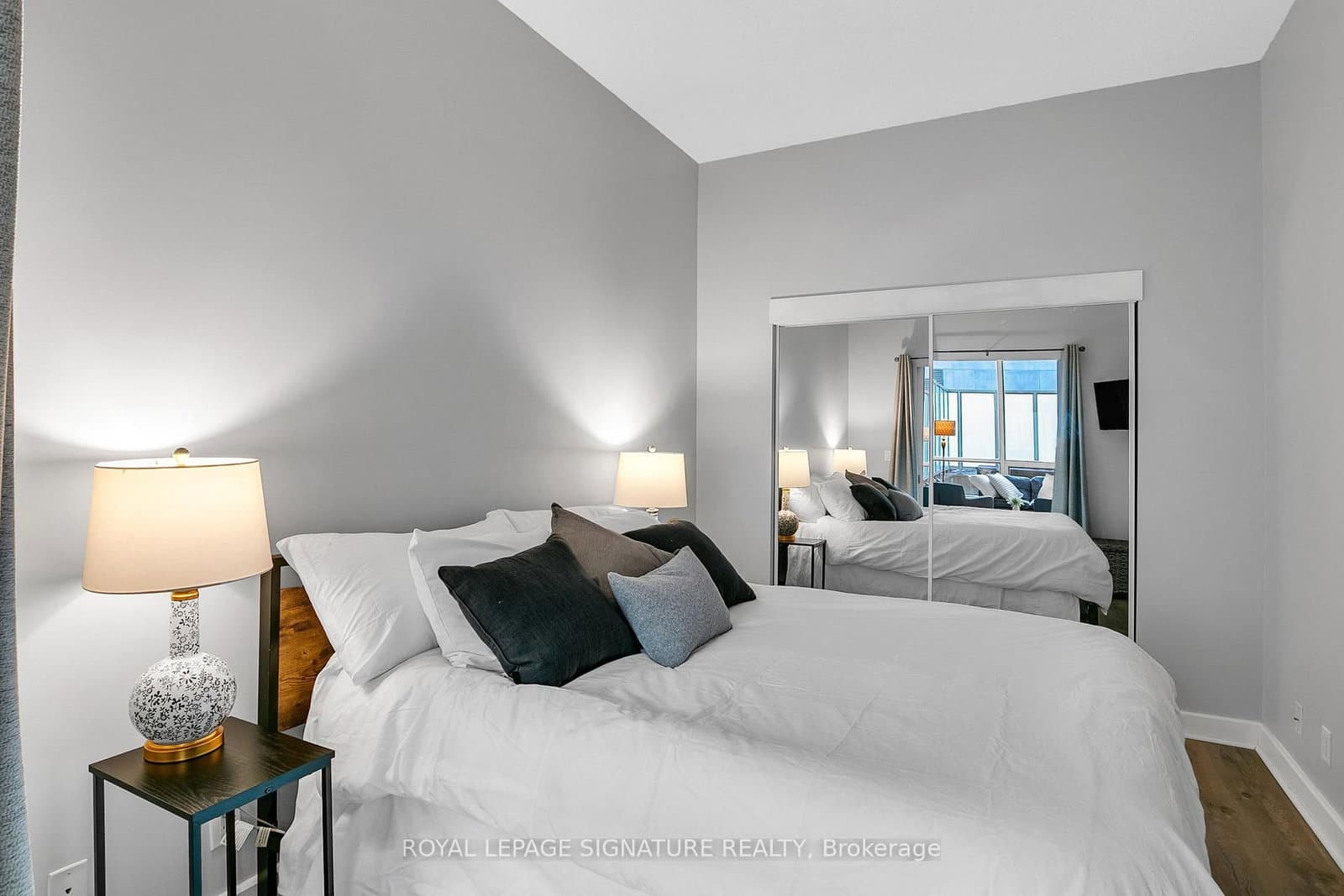350 Wellington Street W, Unit G25 thumbnail 13