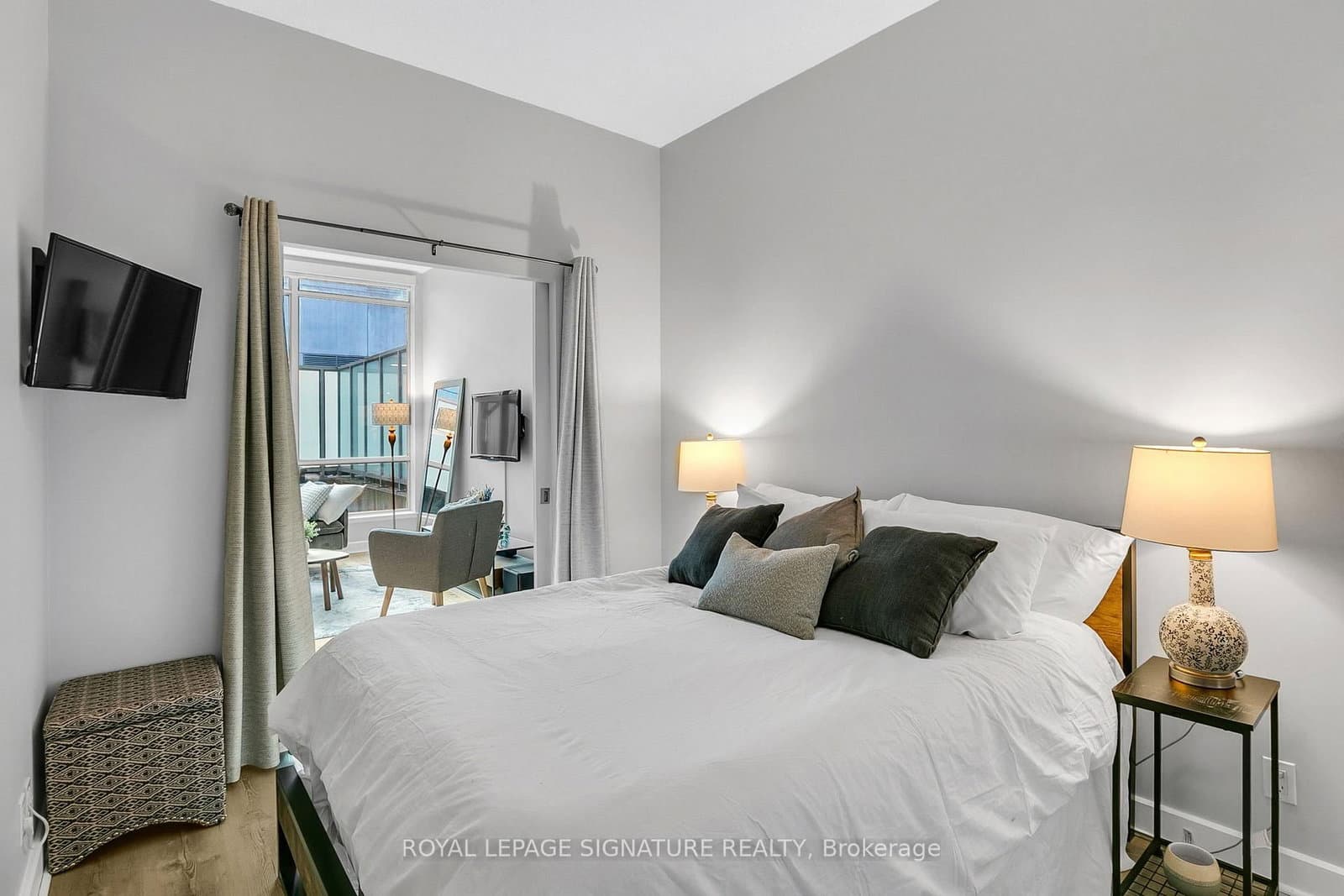 350 Wellington Street W, Unit G25 thumbnail 14