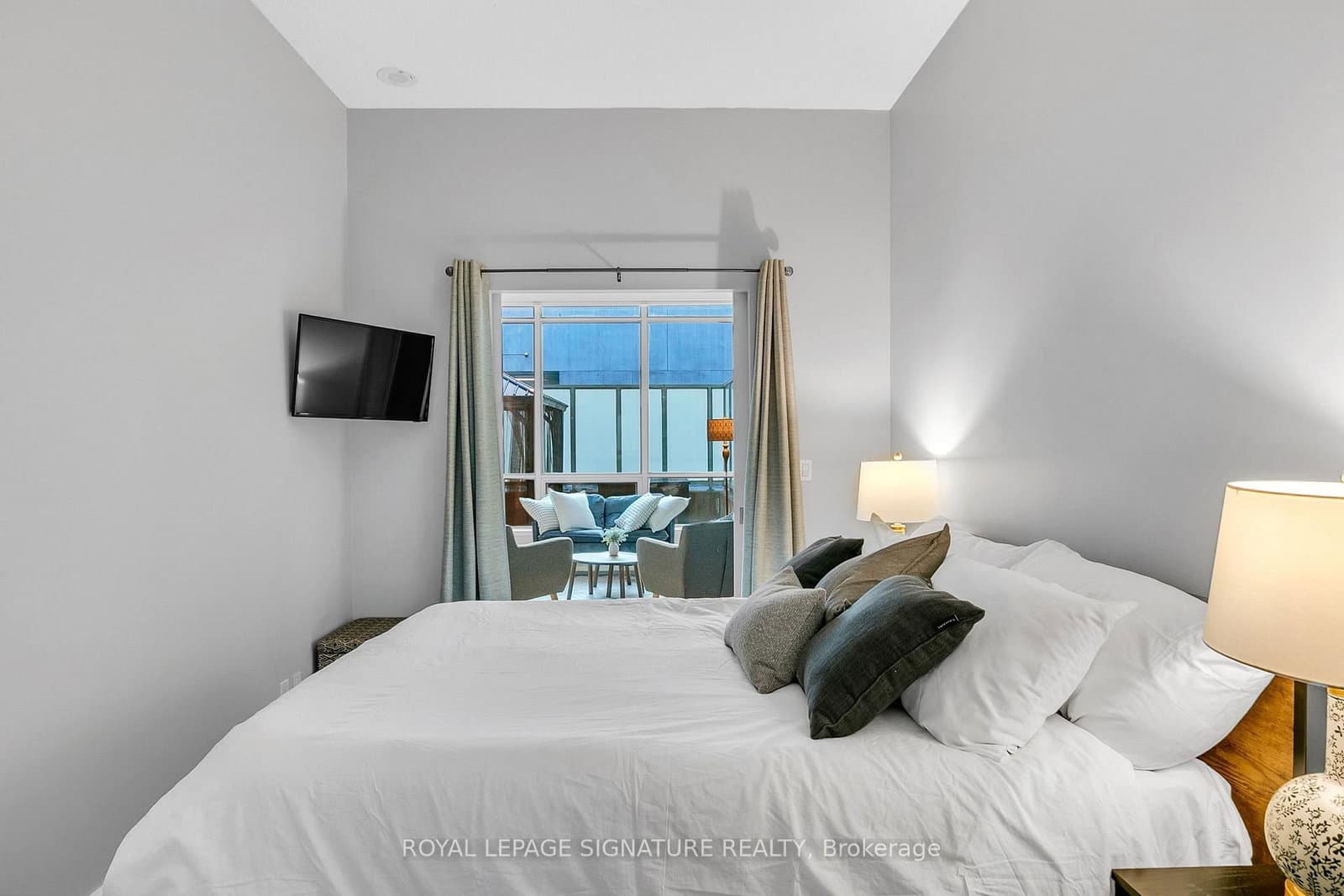 350 Wellington Street W, Unit G25 thumbnail 15
