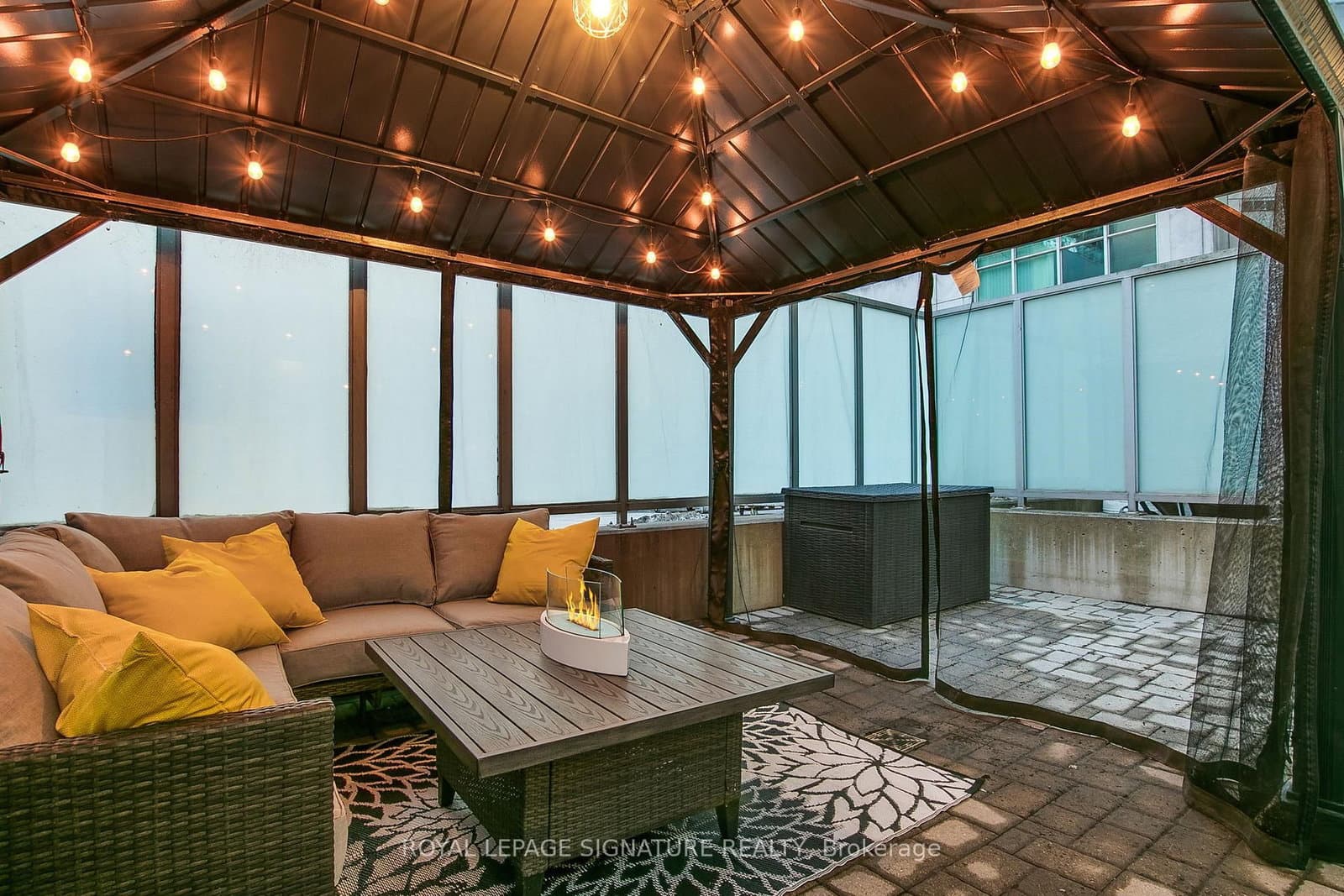 350 Wellington Street W, Unit G25 thumbnail 18