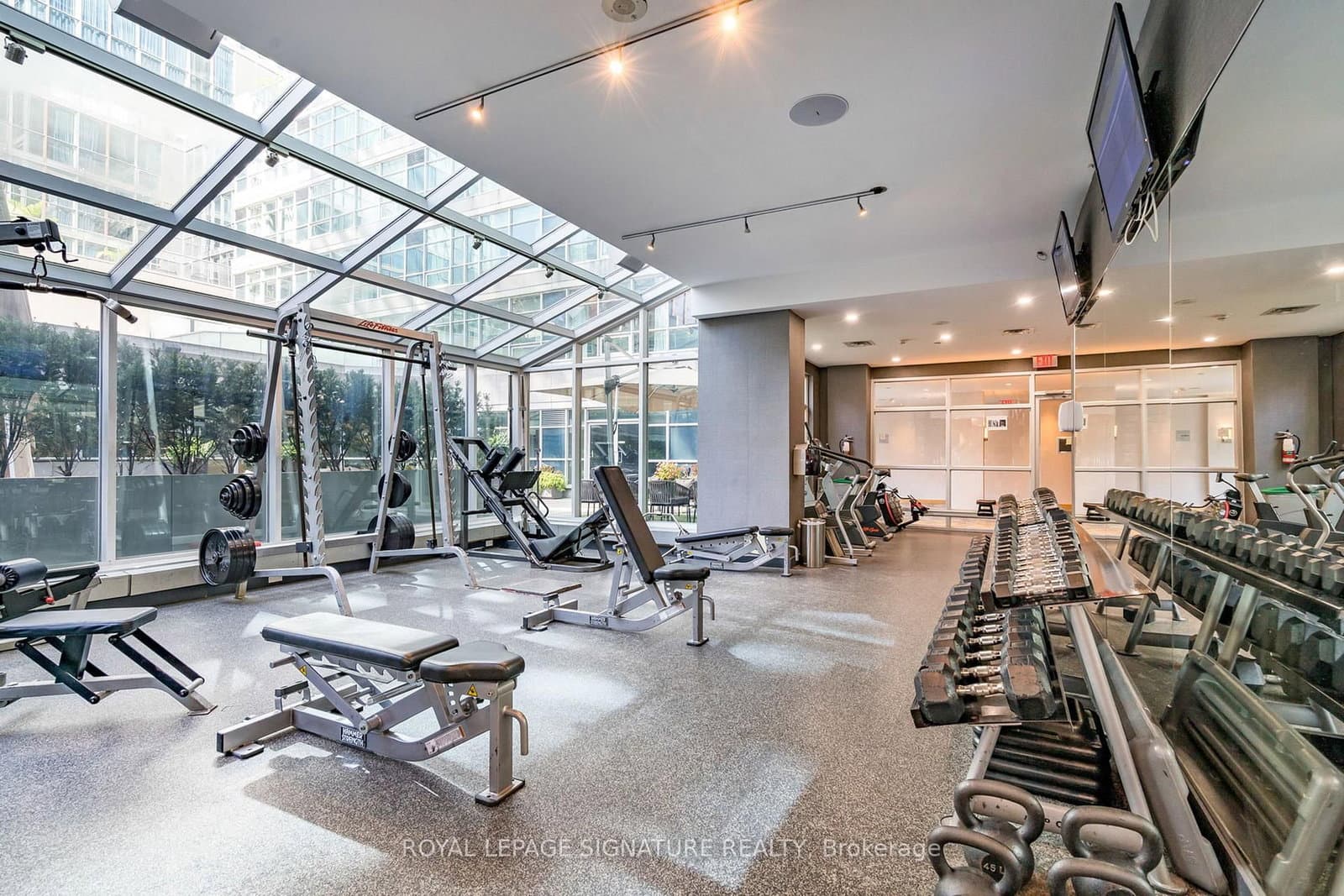 350 Wellington Street W, Unit G25 thumbnail 21