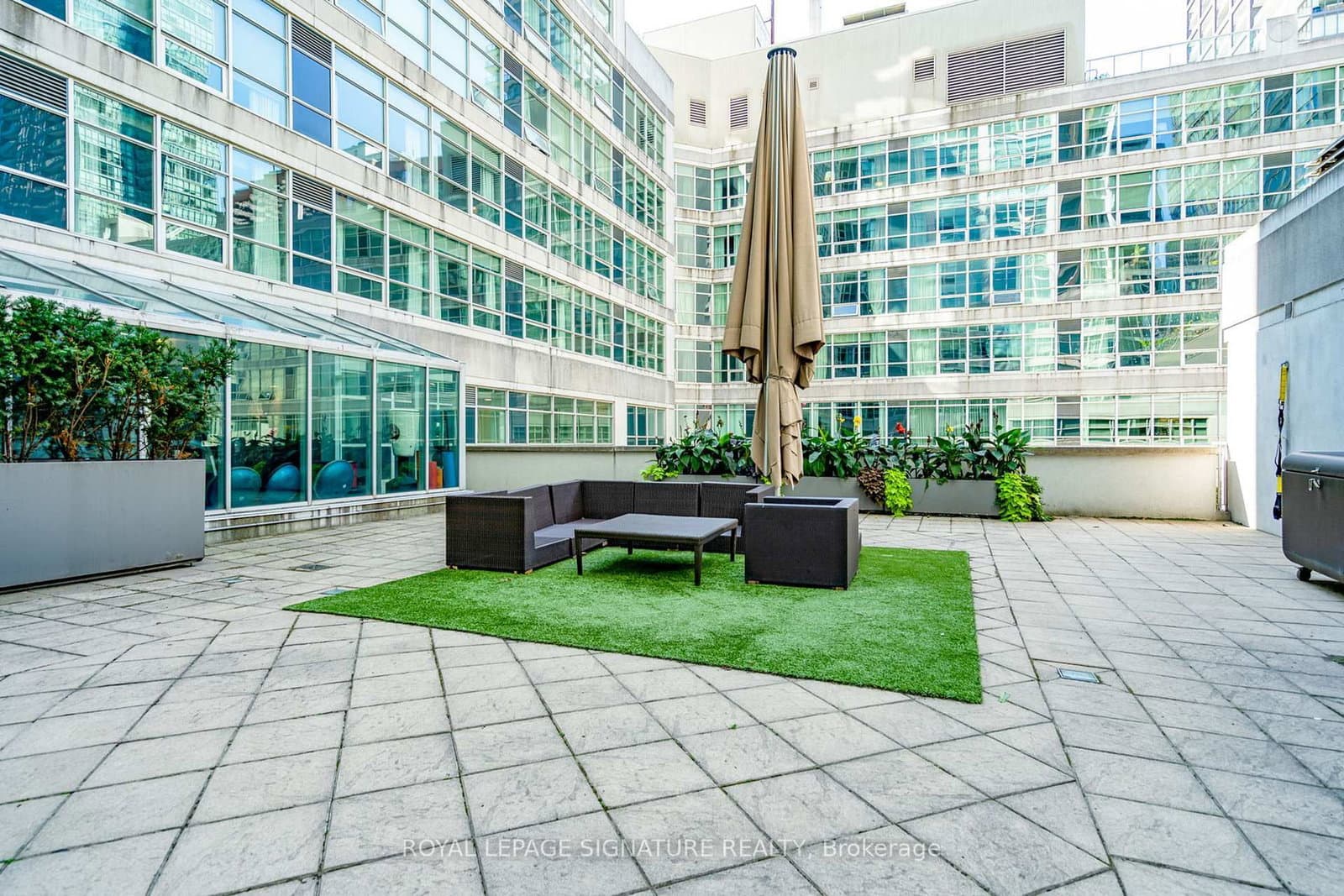 350 Wellington Street W, Unit G25 thumbnail 24