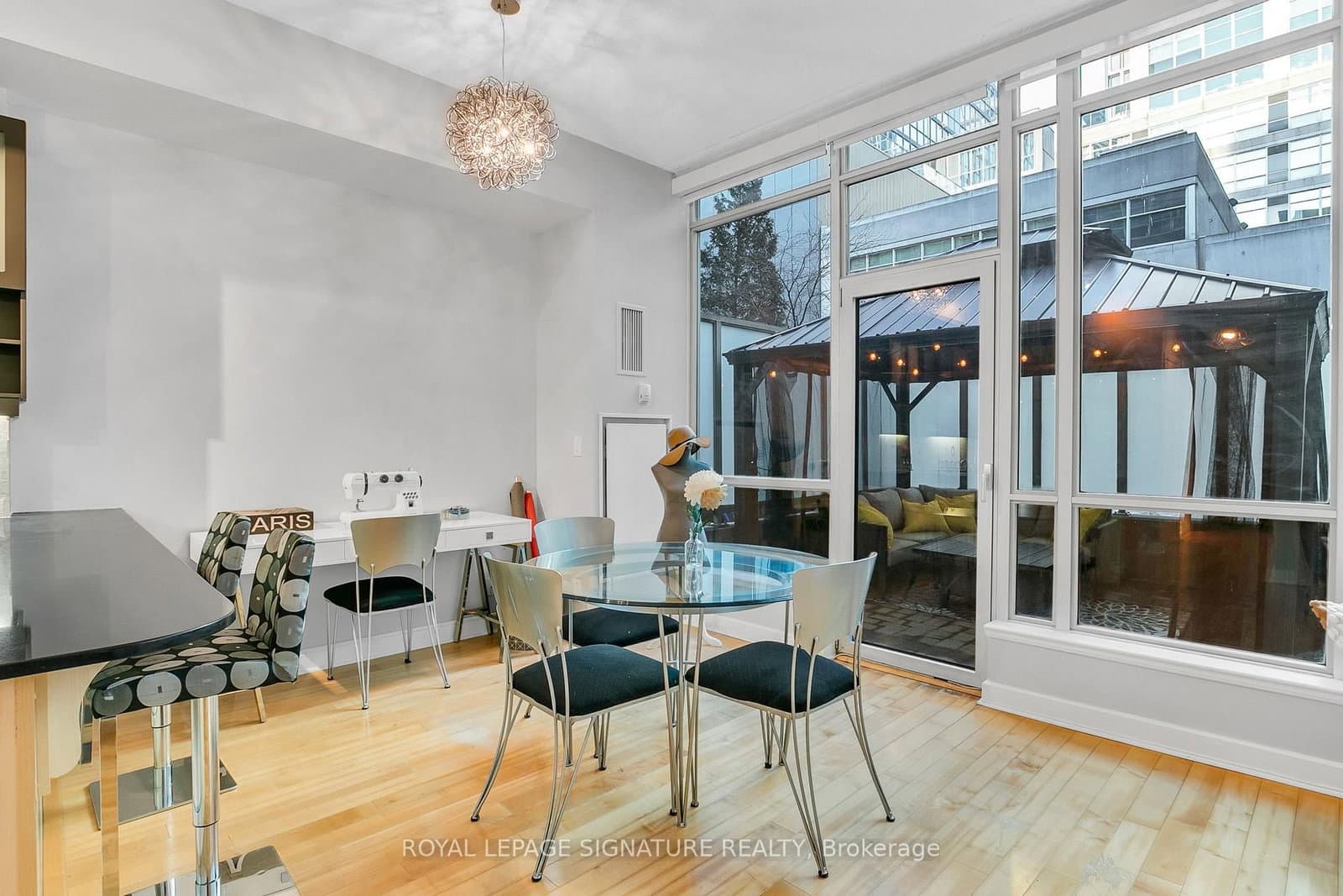 350 Wellington Street W, Unit G25 thumbnail 8