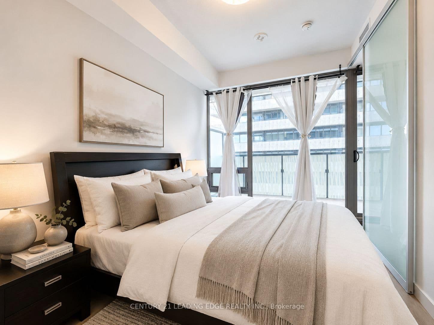 50 Charles Street E, Unit 3906 thumbnail 14